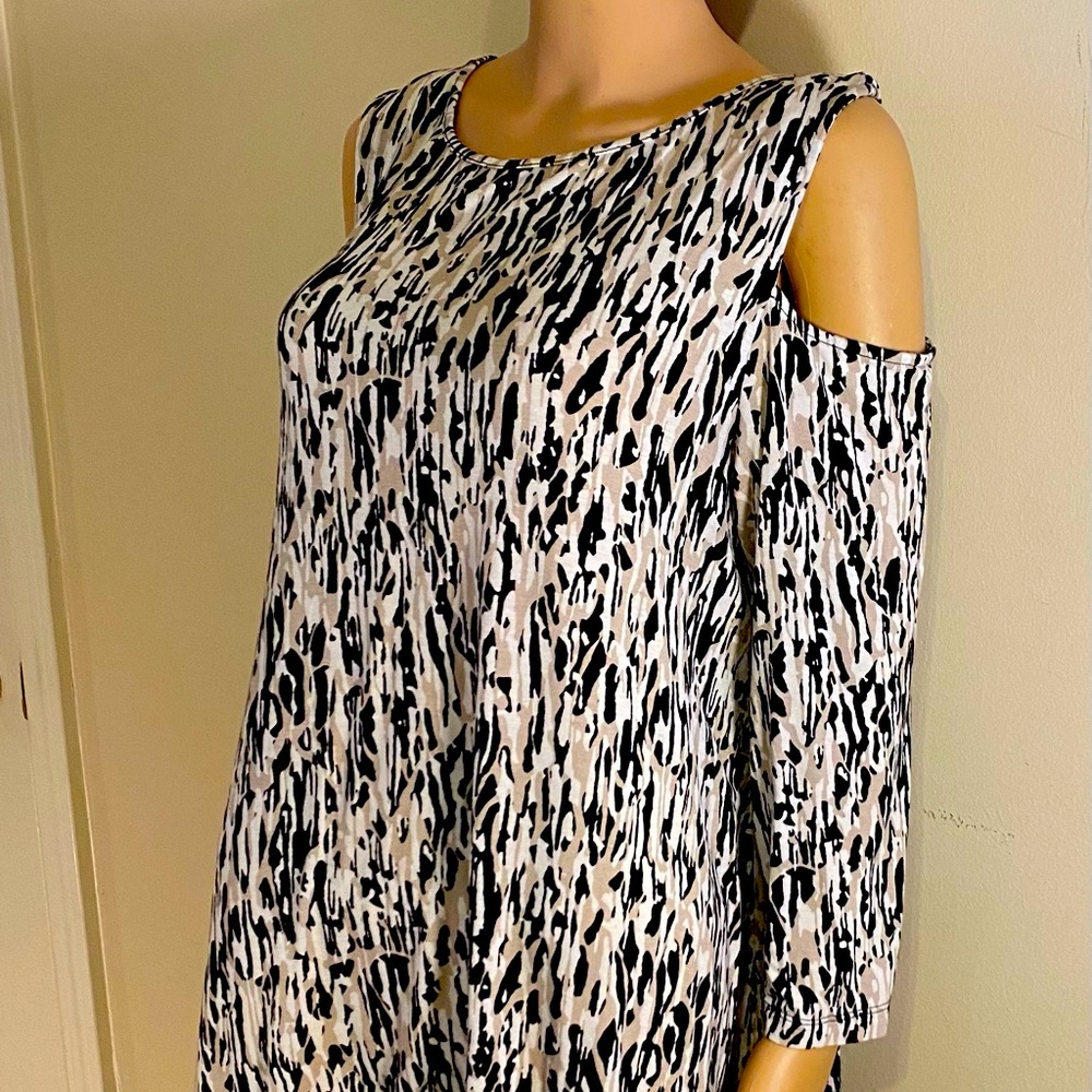 Light weight print top.